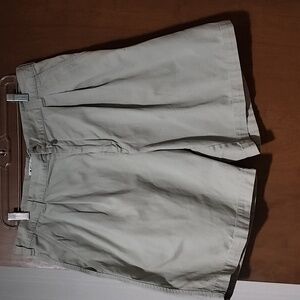Columbia khaki pleated shorts size 36W